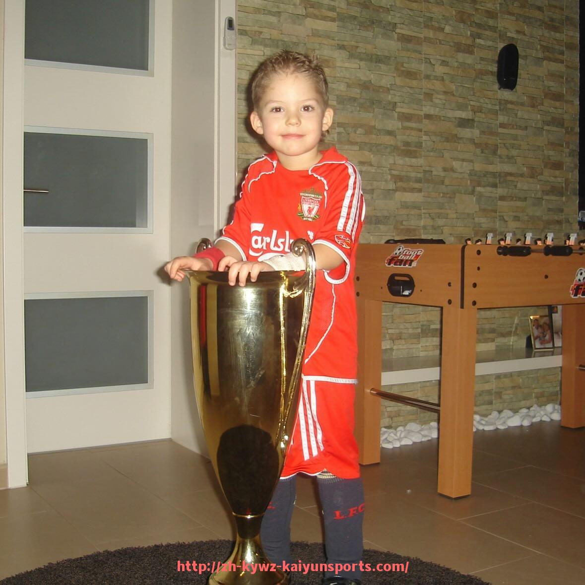 ky开云-英超最受欢迎的球衣款式盘点与球迷投票